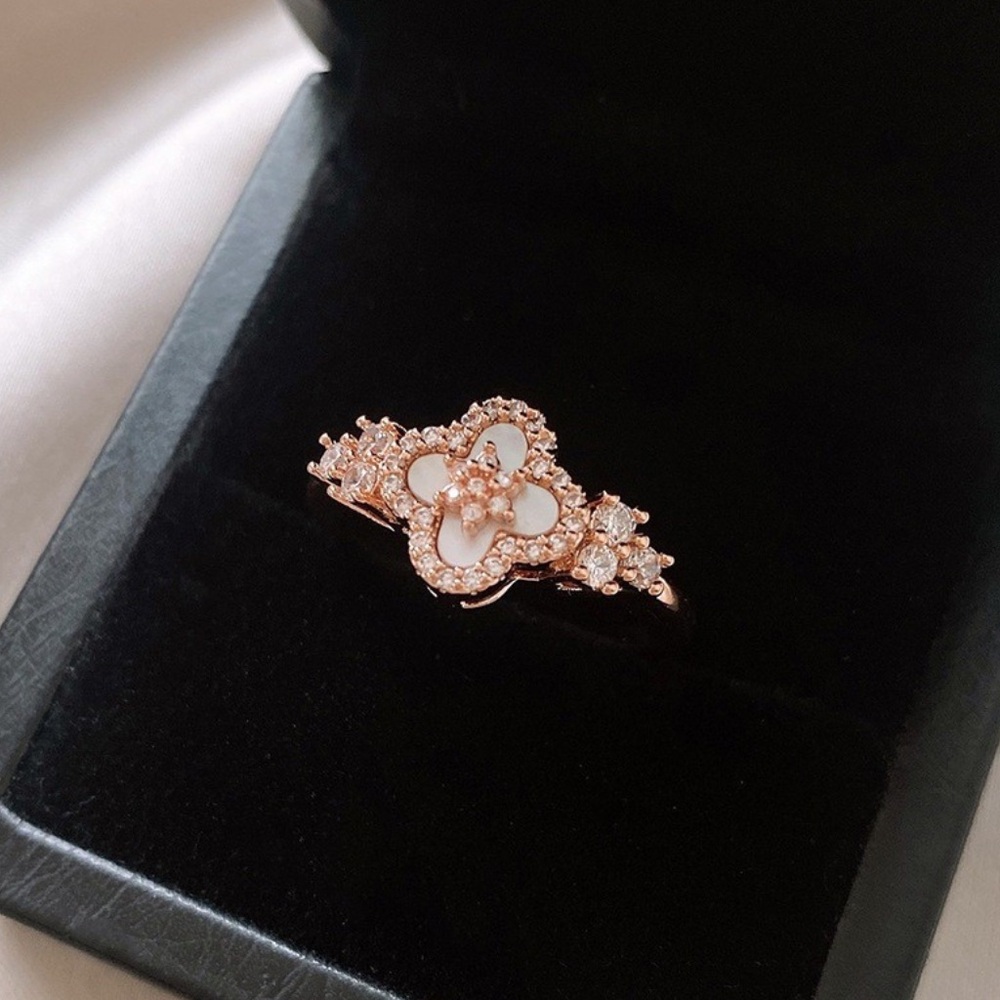 Jared 14K GOLD PLATED DIAMOND SMALL NELLY CLOVER RING